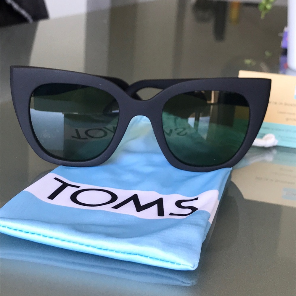 Toms sun classes- Travels collection